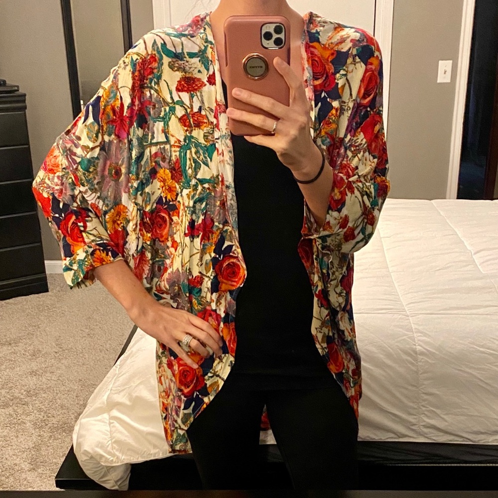 🌹NWT Floral Kimono